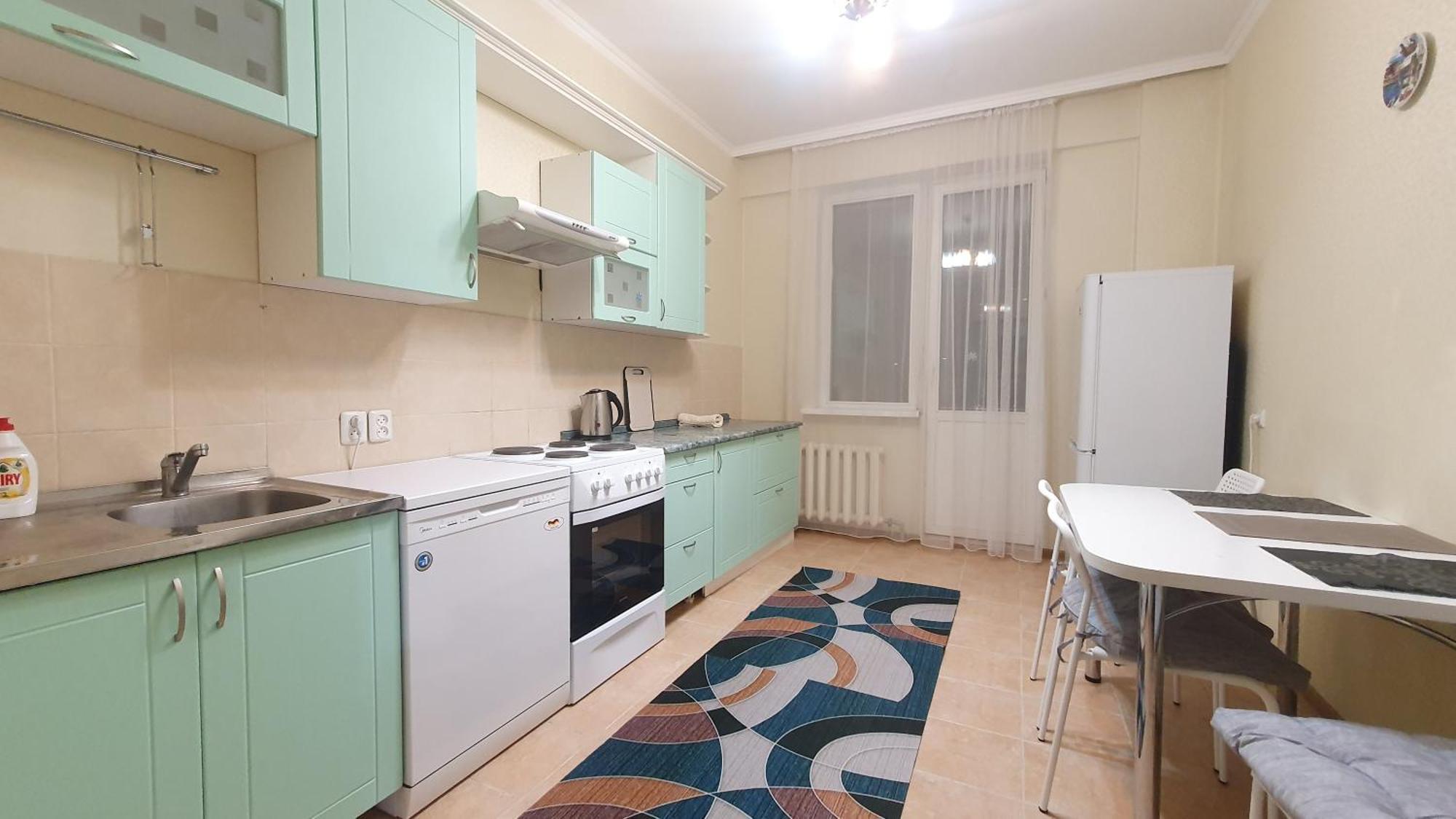 36 3х комн кв на 1-8 человек с шикарным видом на байтерек Apartment