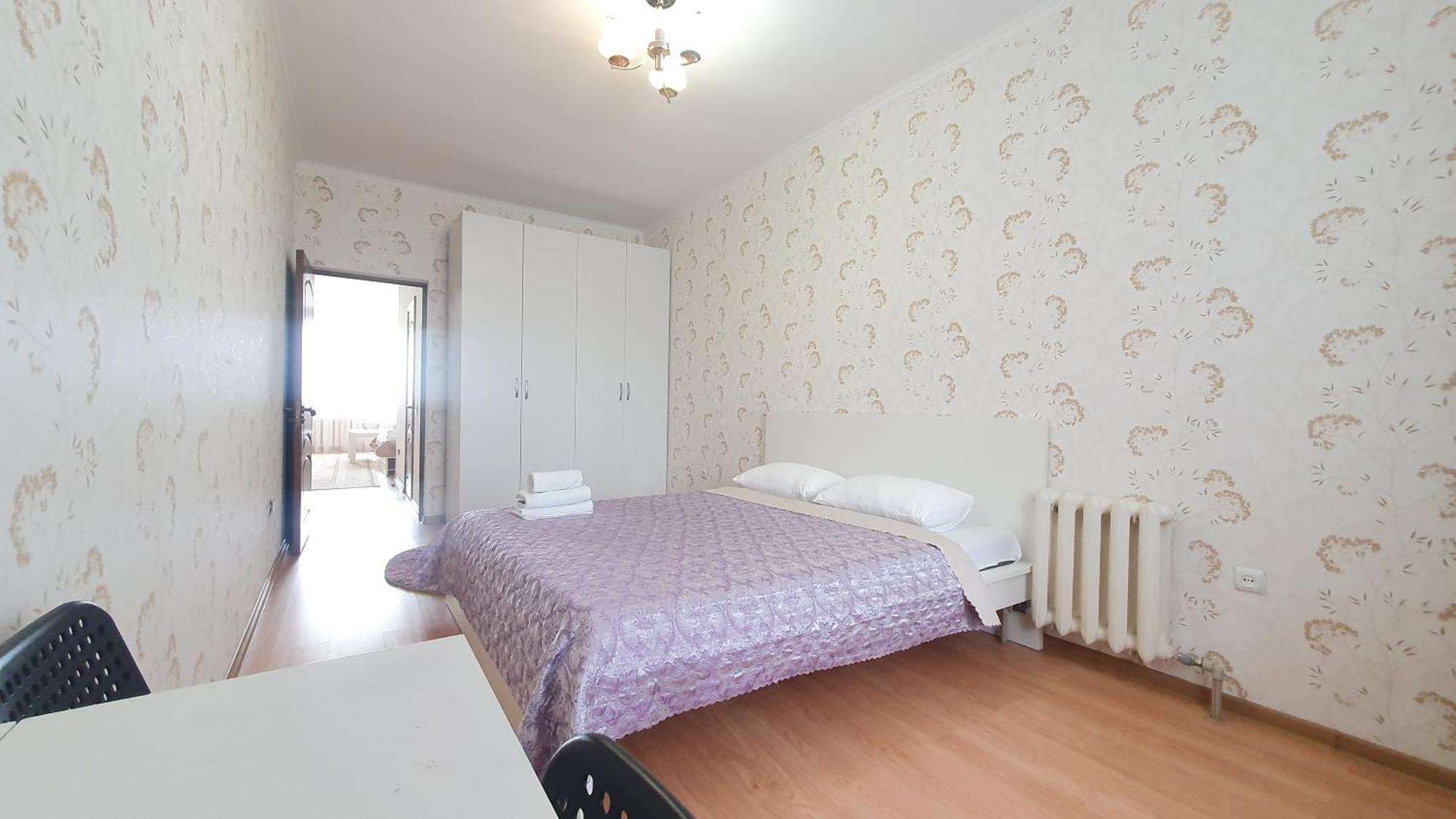 36 3х комн кв на 1-8 человек с шикарным видом на байтерек Apartment
