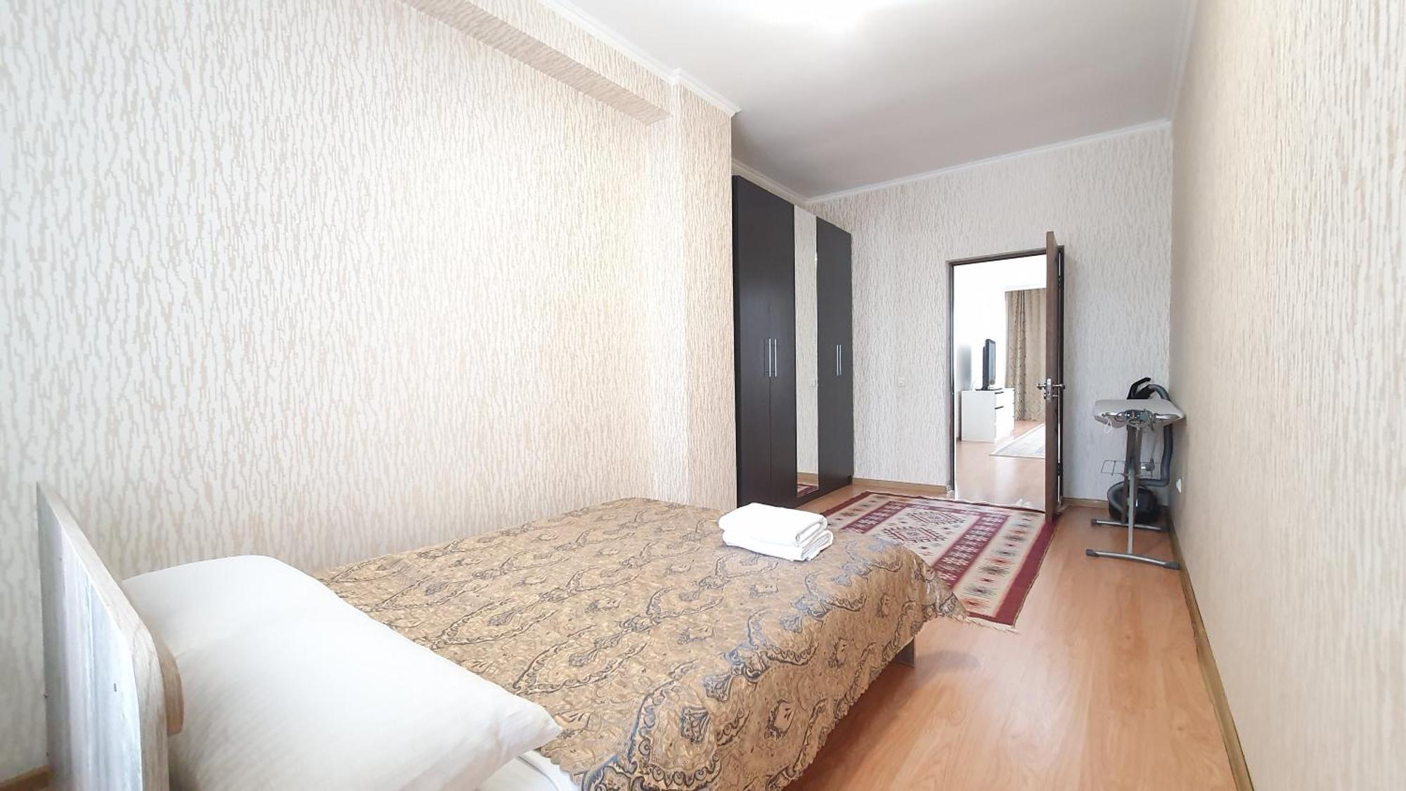 36 3х комн кв на 1-8 человек с шикарным видом на байтерек Apartment Nur-Sultan (Astana)