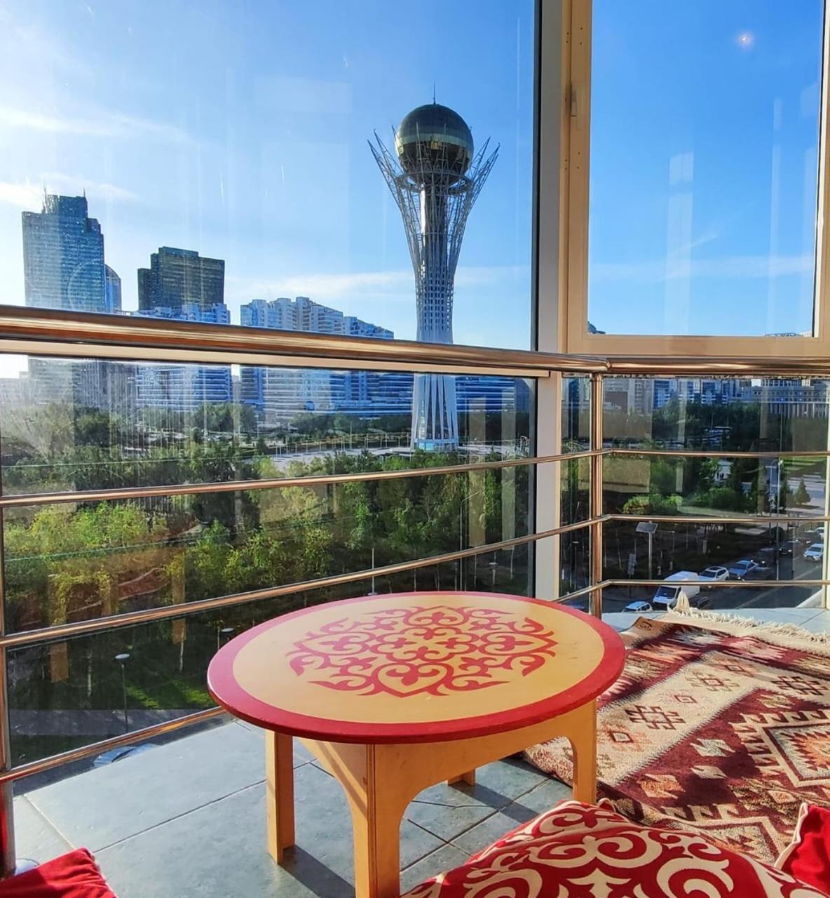 36 3х комн кв на 1-8 человек с шикарным видом на байтерек Apartment Nur-Sultan (Astana)