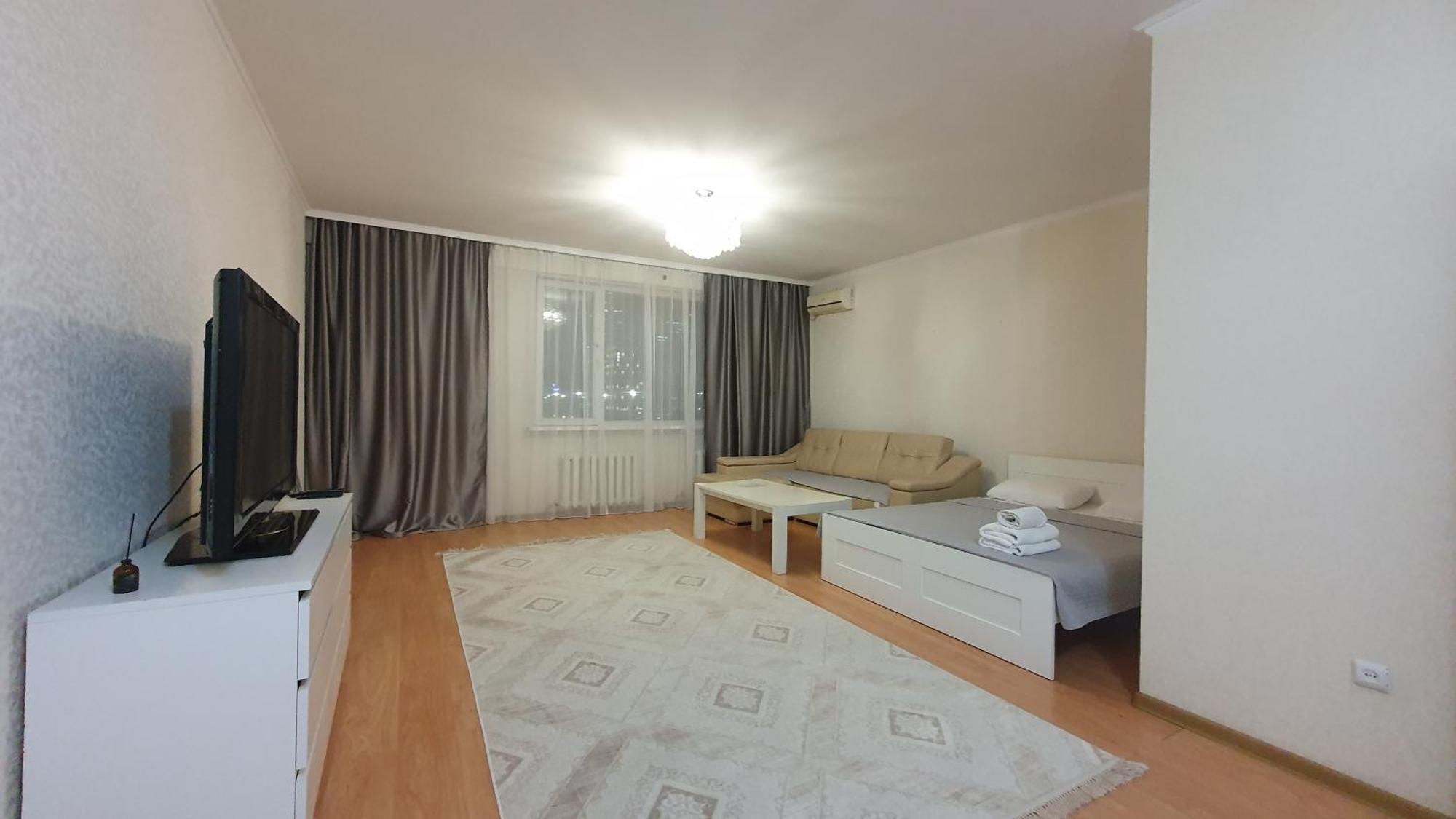 36 3х комн кв на 1-8 человек с шикарным видом на байтерек * Nur-Sultan (Astana)